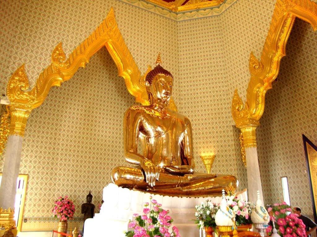Chùa Wat Traimit với không gian uy nghiêm, tráng lệ