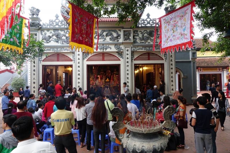 Phủ Tây Hồ là một trong địa điểm du lịch tâm linh nổi tiếng tại Hà Nội.