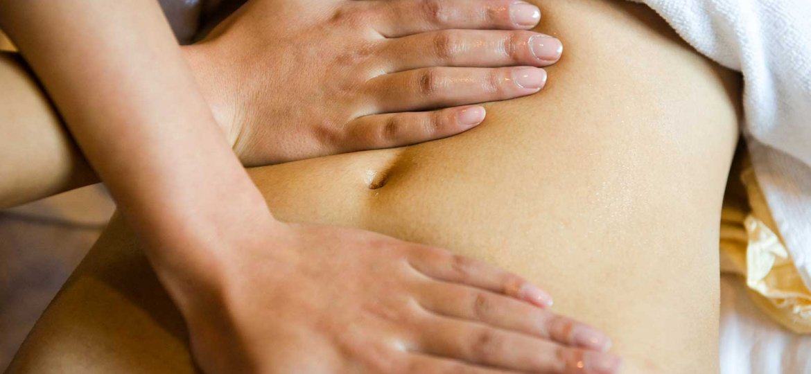 Massage bụng giúp phụ nữ sau sinh lấy lại vóc dáng cho mình