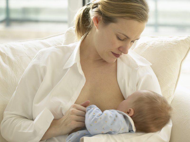 Tắc tia sữa gây đau đớn ở phụ nữ sau sinh