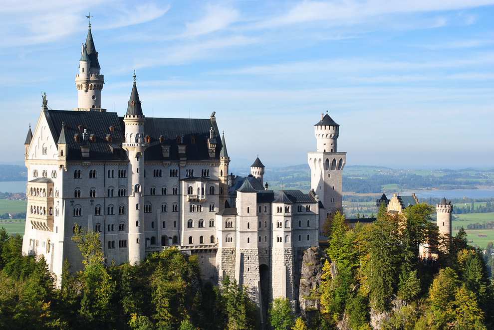 Lâu đài Neuschwanstein được thiết kế theo các tòa lâu đài của hiệp sĩ Trung cổ Đức