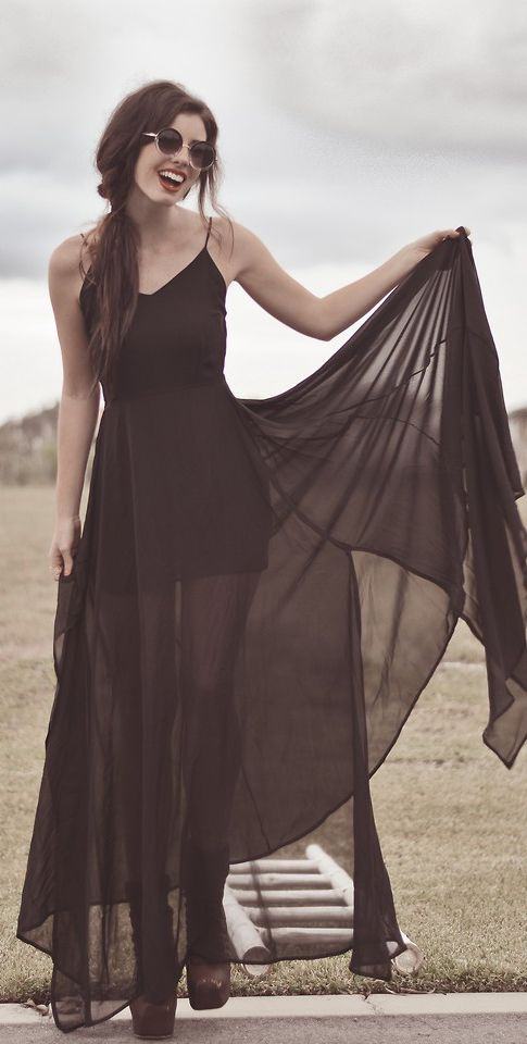 Đầm đen – Mẫu đầm của sự thanh lịch và quyến rũ