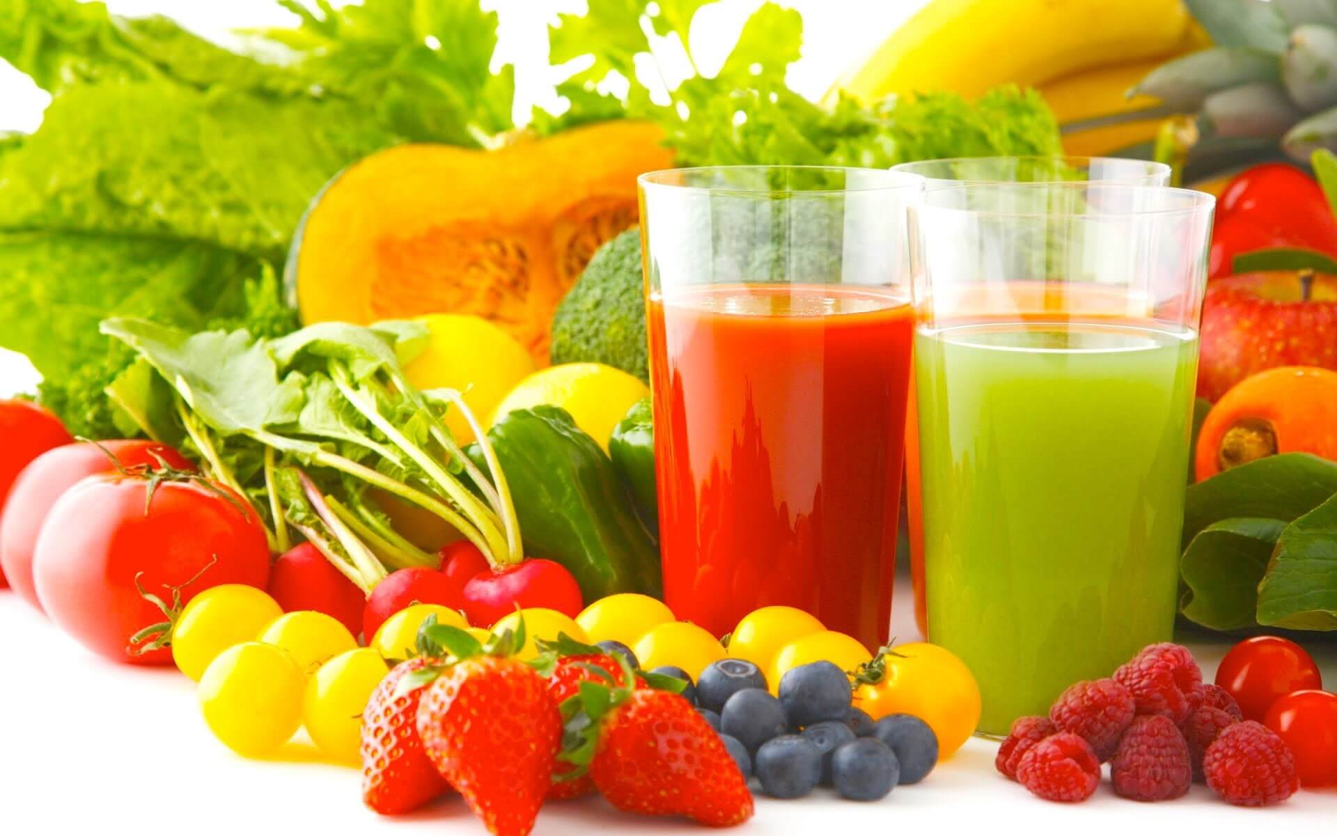 Bổ sung thêm hoa quả và rau củ để cung cấp vitamin và chất xơ cho bé