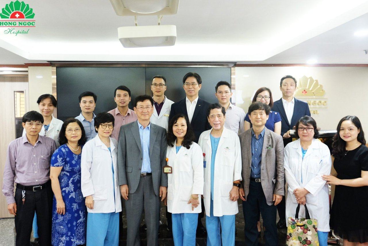 Bệnh viện Hồng Ngọc sở hữu đội ngũ y bác sĩ tận tâm, giàu chuyên môn