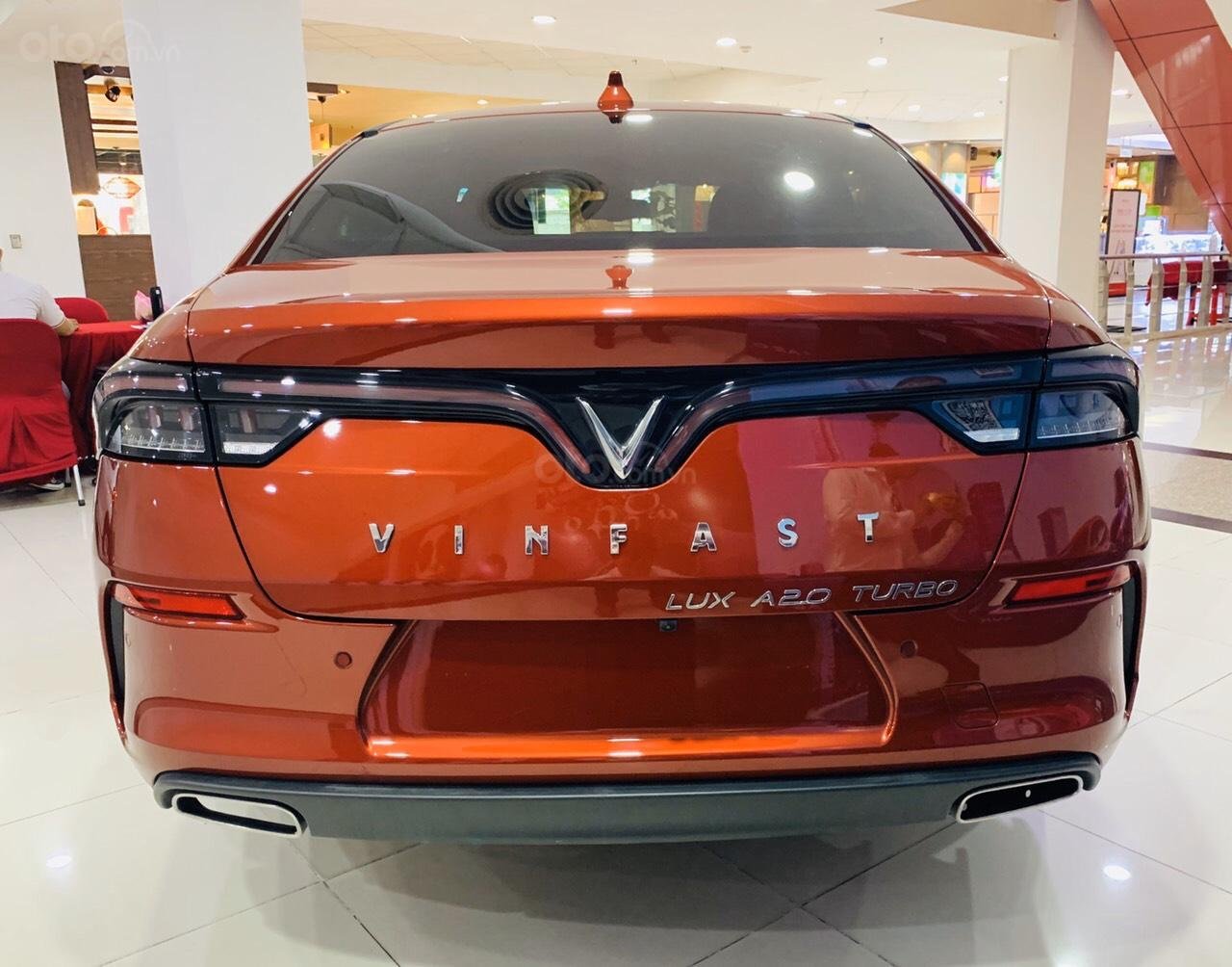 Cần bán xe VinFast LUX A2.0 sản xuất năm 2020, màu cam, xe có sẵn