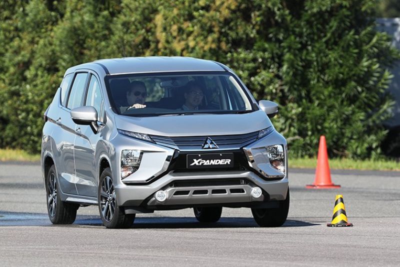 The all-new 2020 Mitsubishi Xpander is a minivan that comes with the style. There is room for seven persons and the interior room is … | Mitsubishi, Mini van, Wagon