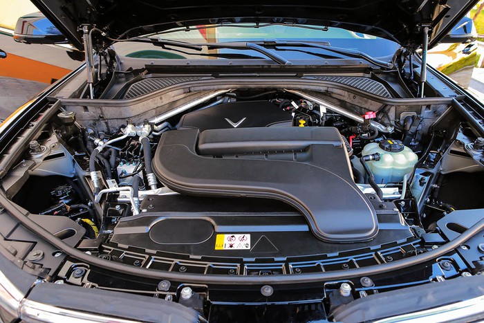 Chi tiết SUV VinFast LUX SA2.0 Turbo vừa xuất xưởng, giá ưu đãi 1,415 tỷ đồng | Xe mới | Xe & Đời sống