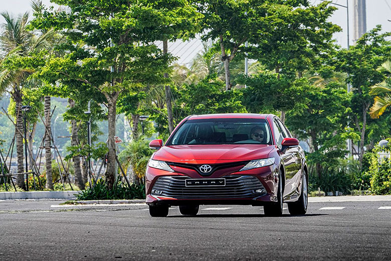 Đánh giá nhanh Toyota Camry 2019 kèm giá bán-3