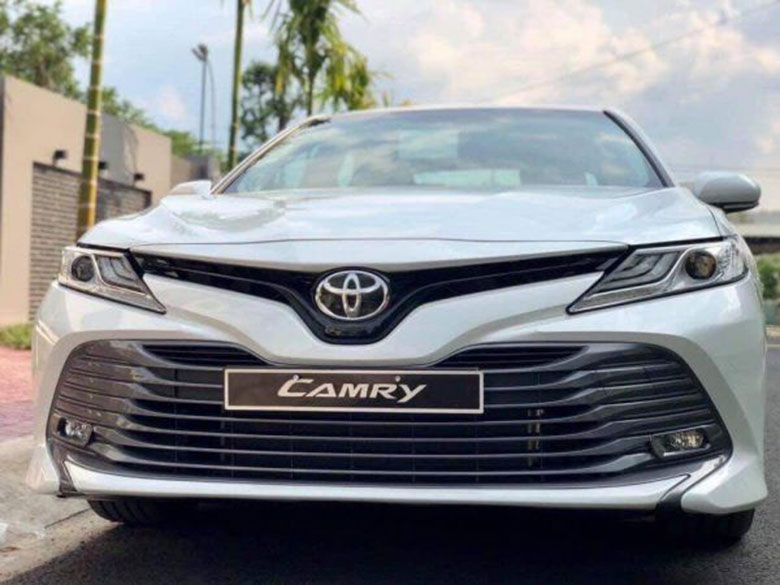 Toyota Camry: Bảng giá bán xe Camry cũ tháng 3 2021