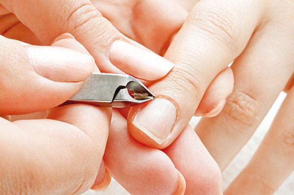 Nail cơ bản: Cách cắt móng tay – Xu Hướng Nail Zone