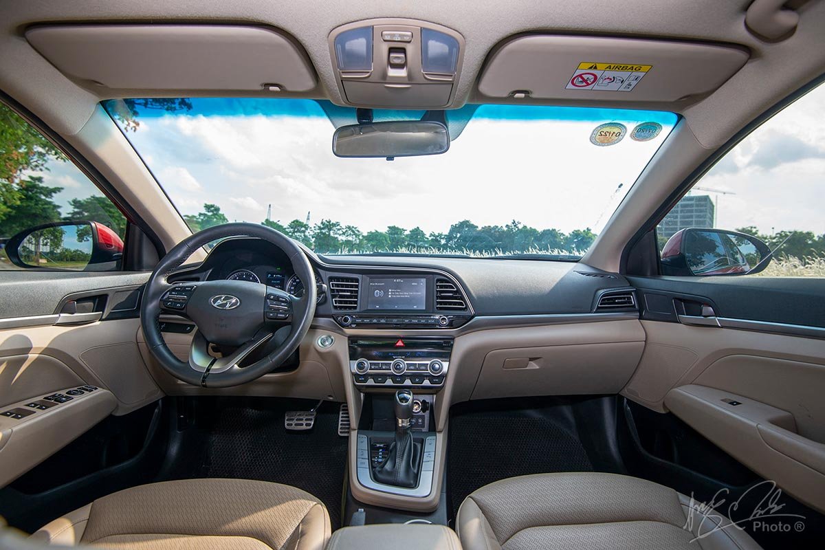 Khoang lái xe Hyundai Elantra 2020: Khoang lái.