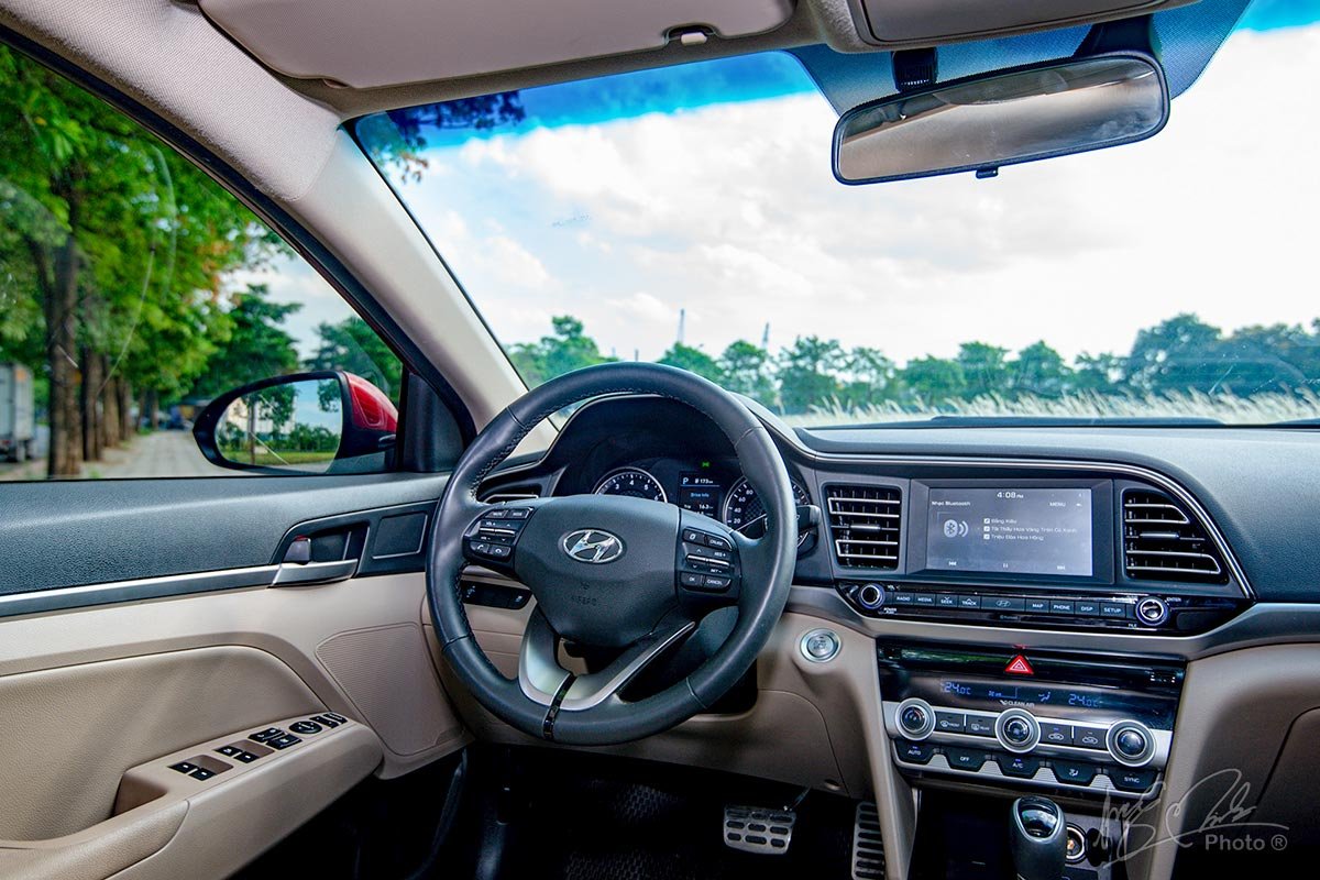 Đánh giá xe Hyundai Elantra 2020: Vô-lăng.