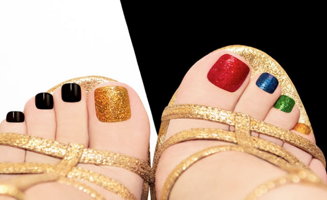 Các kiểu móng nail chân màu sắc lấp lánh - Baotrithuc.vn
