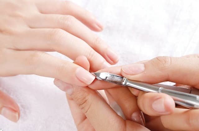 Kỹ thuật nhặt da - kỹ thuật ℓàm móng đầu tiên thợ nail không thể bỏ qua