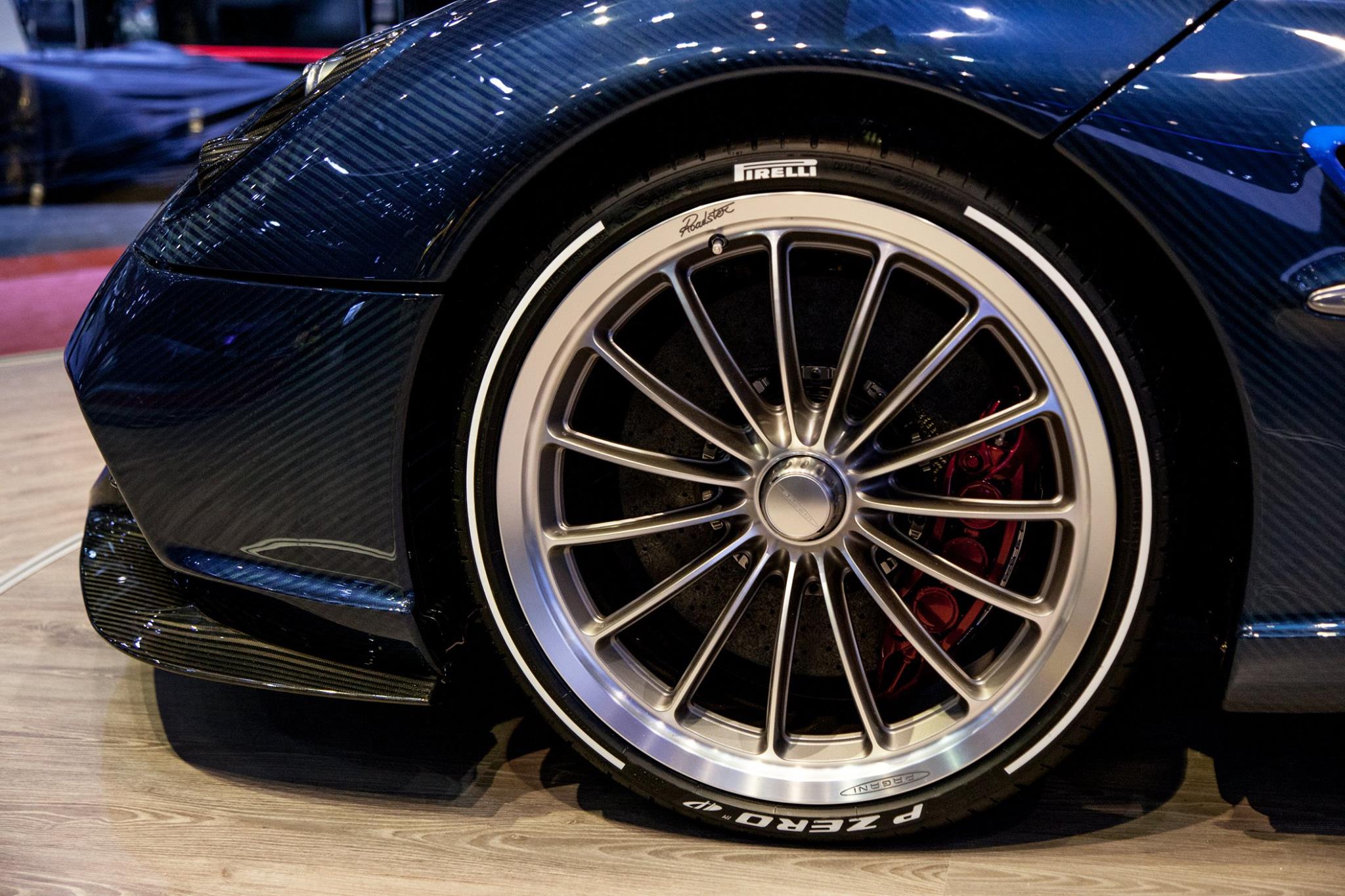 Pirelli đã tiết lộ chiếc lốp xe màu và thông minh tại Geneva