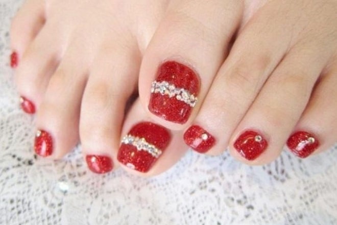 nail chân sơn màu đỏ kim tuyến - Baotrithuc.vn