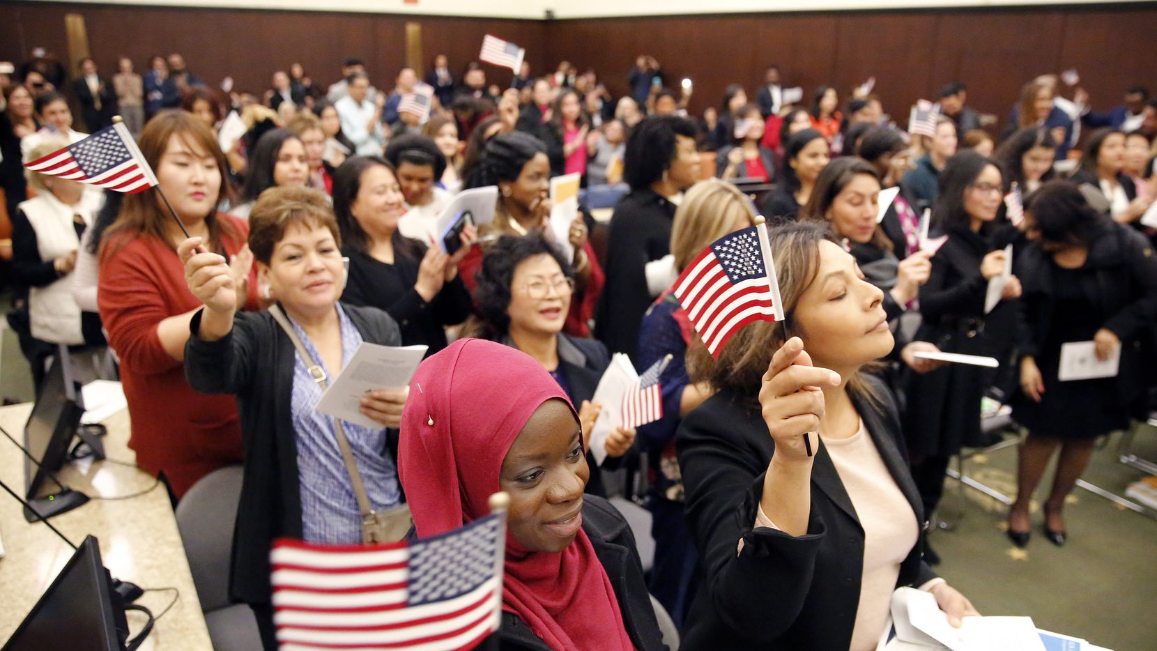 Kinh nghiệm thi quốc tịch Mỹ 2020 cho người cao tuổi, người học không vào