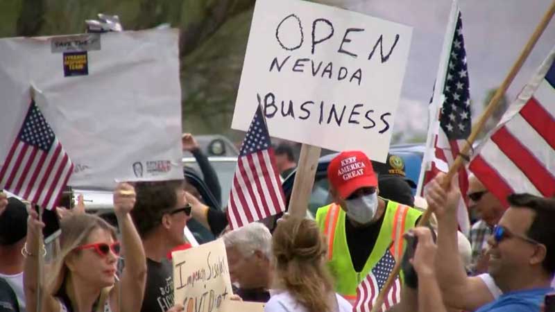 Hình ảnh người dân biểu tình đòi tự do, cho phép kinh doanh trở lại tại một số Bang của Mỹ