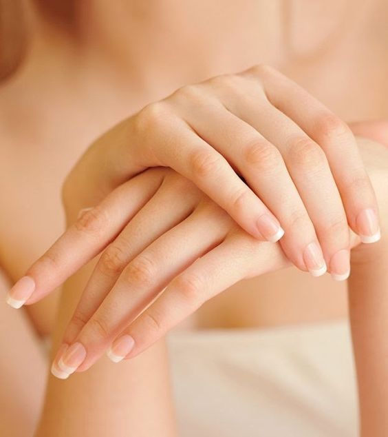 Chăm sóc móng tay bằng cách massage