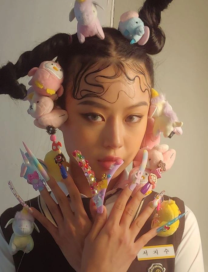 Đừng tìm “mẫu nails Hàn Quốc hot”, hãy để những nghệ sĩ vẽ nails này tạo cảm hứng cho bạn - ảnh 3