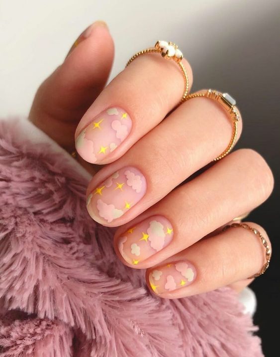 Các mẫu nail đẹp đơn giản dễ thương với tông màu pastel nhẹ nhàng khiến cô nàng thích thú