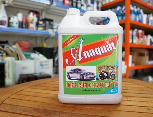 Nước rửa xe bọt tuyết Anaquat có giá chỉ 150.000 VNĐ/can 5 lít - Dichvuhay.vn