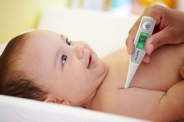 Kẹp nhiệt độ ở nách trẻ bao nhiêu là sốt? Hướng dẫn cách đo chuẩn chính xác nhất