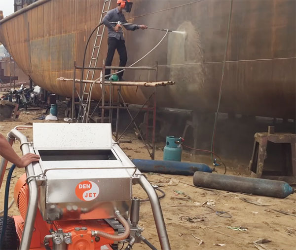 Máy rửa xe siêu cao áp phù hợp để vẹ sinh tàu thủy - Dichvuhay.vn