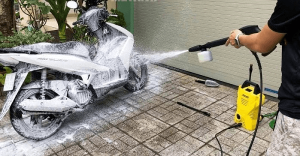 Nguồn nước rửa xe máy rất quan trọng - Dichvuhay.vn