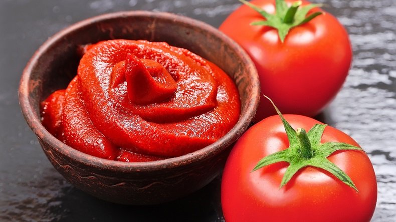 Đắp mặt nạ cà chua cũng đem lại lợi ích cho da dầu