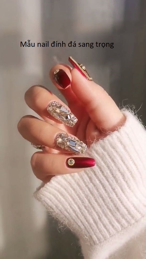 Top 8 những mẫu nail đính đá đẹp sang trọng mang lại nét sắc sảo cho các bạn nữ
