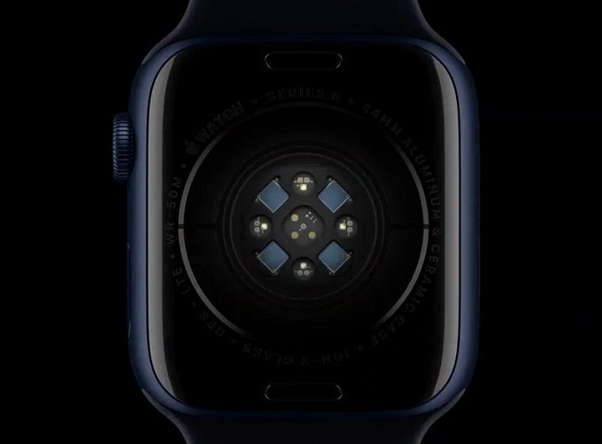 Cách cảm biến đô nồng độ oxi trong máu của Apple Watch Series 6 hoạt động