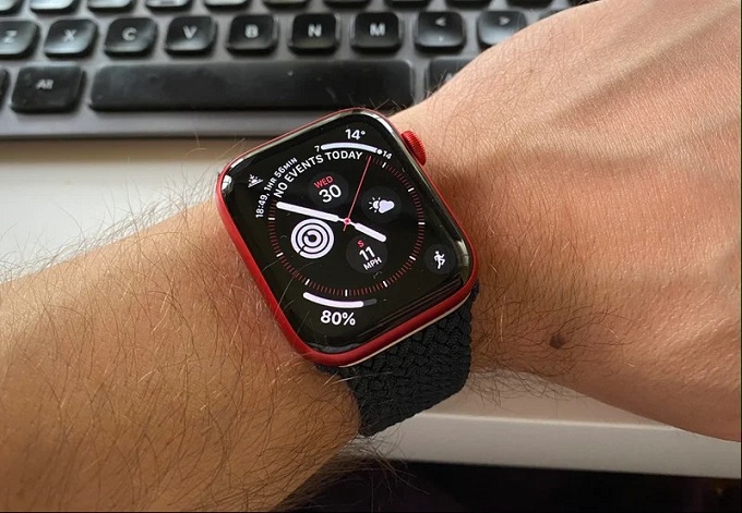Đảm bảo rằng bạn đeo Apple Watch Series 6 vừa đủ, không quá lỏng cũng không quá chật