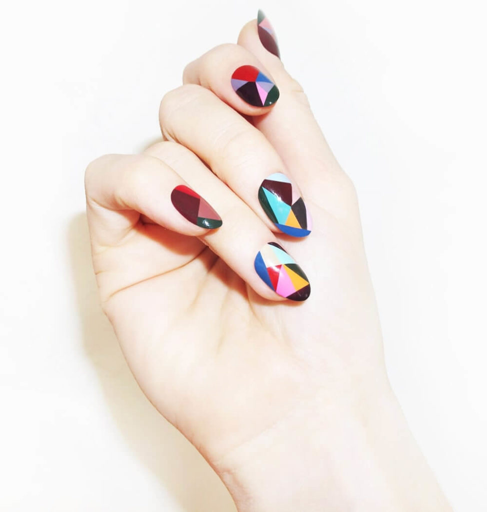 những mẫu nail đa màu sắc đẹp tết đơn giản