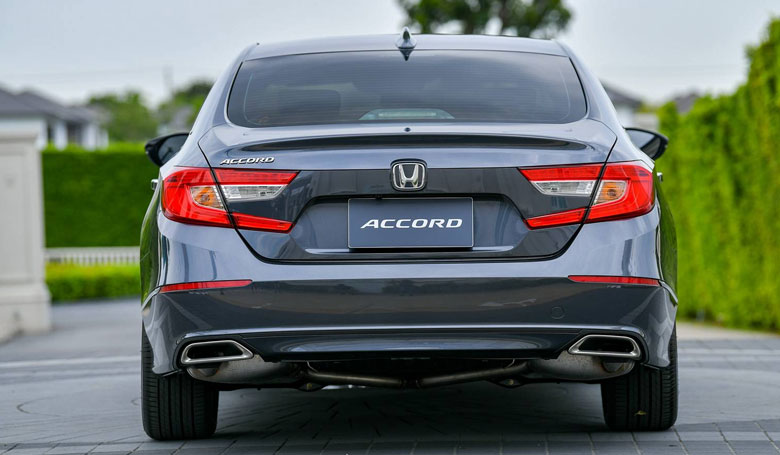 Đuôi xe Honda Accord 2022 bắt mắt với cụm đèn hậu chữ C
