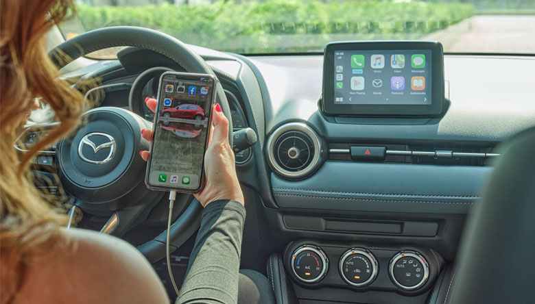 Tiện nghi nổi bật trên Mazda 2 2022 có thể kể đến màn hình cảm ứng 7 inch hay kết nối Apple CarPlay, Android Auto