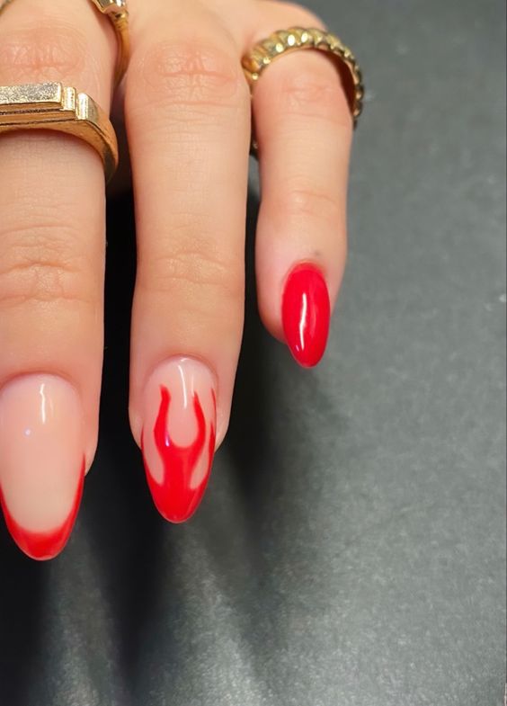 mẫu nail vẽ ngọn lửa màu đỏ nổi bật 