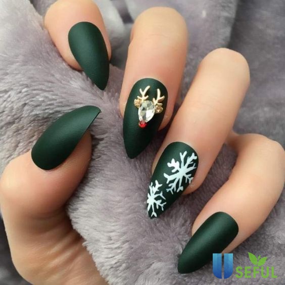 Best #christmas #Nail Art #Designs #Ideas and #Inspirations to follow in 2018 #nails #nailart #nailsofinstagram #naildesigns