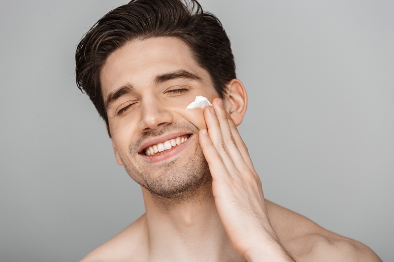 Bật mí cách chăm sóc da mặt nam bằng kem dưỡng ẩm
