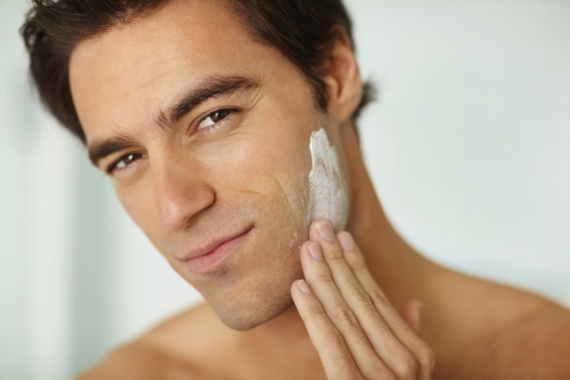 Có những cách chăm sóc da mặt nam khi bị mụn