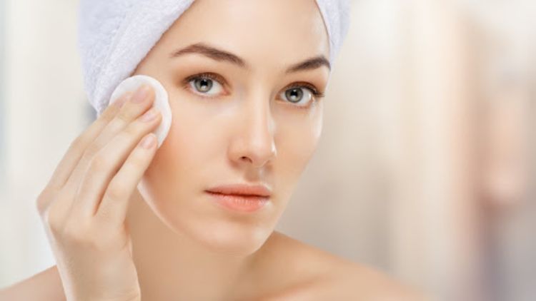 Nên chăm sóc da mặt để ngăn ngừa mụn hiệu quả