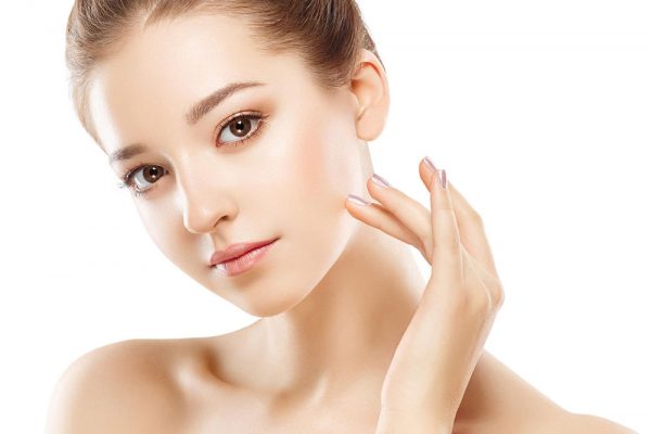 Tại sao nên chăm sóc da mặt với kem dưỡng trắng?