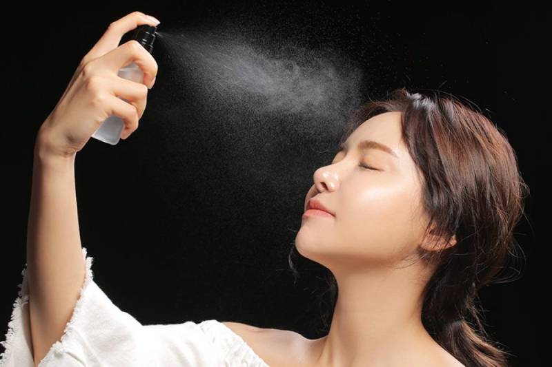 Tác dụng nước xịt khoáng khi chăm sóc da mặt là gì?
