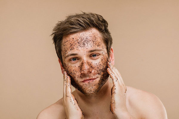 Chăm sóc da mặt nam giới: Lợi ích khi tẩy tế bào chết da mặt