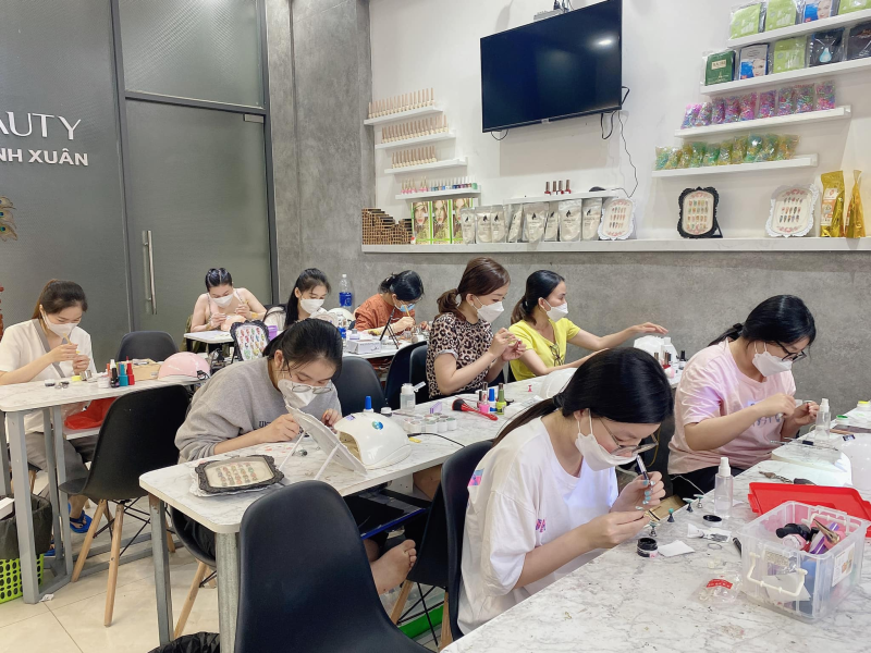 Những nơi đăng ký khoá học nail chuyên nghiệp ở đâu tốt và uy tín? thường các khóa học nail giá bao nhiêu?