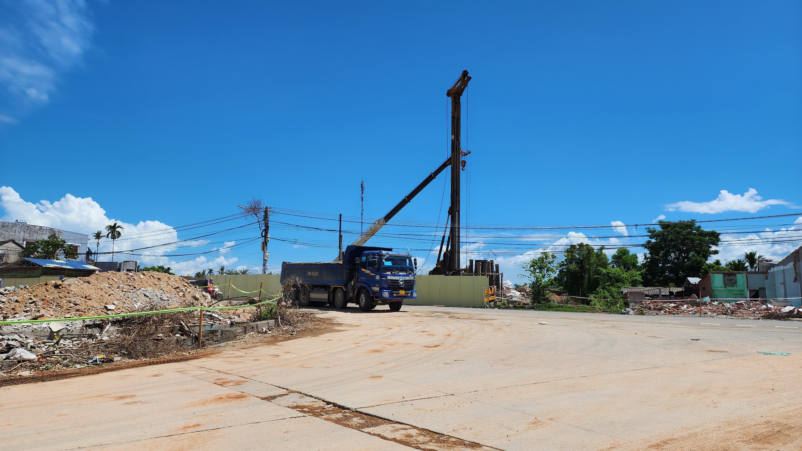 Thông mặt bằng, công trường cao tốc qua Quảng Ngãi rầm rập tiếng máy- Ảnh 4.