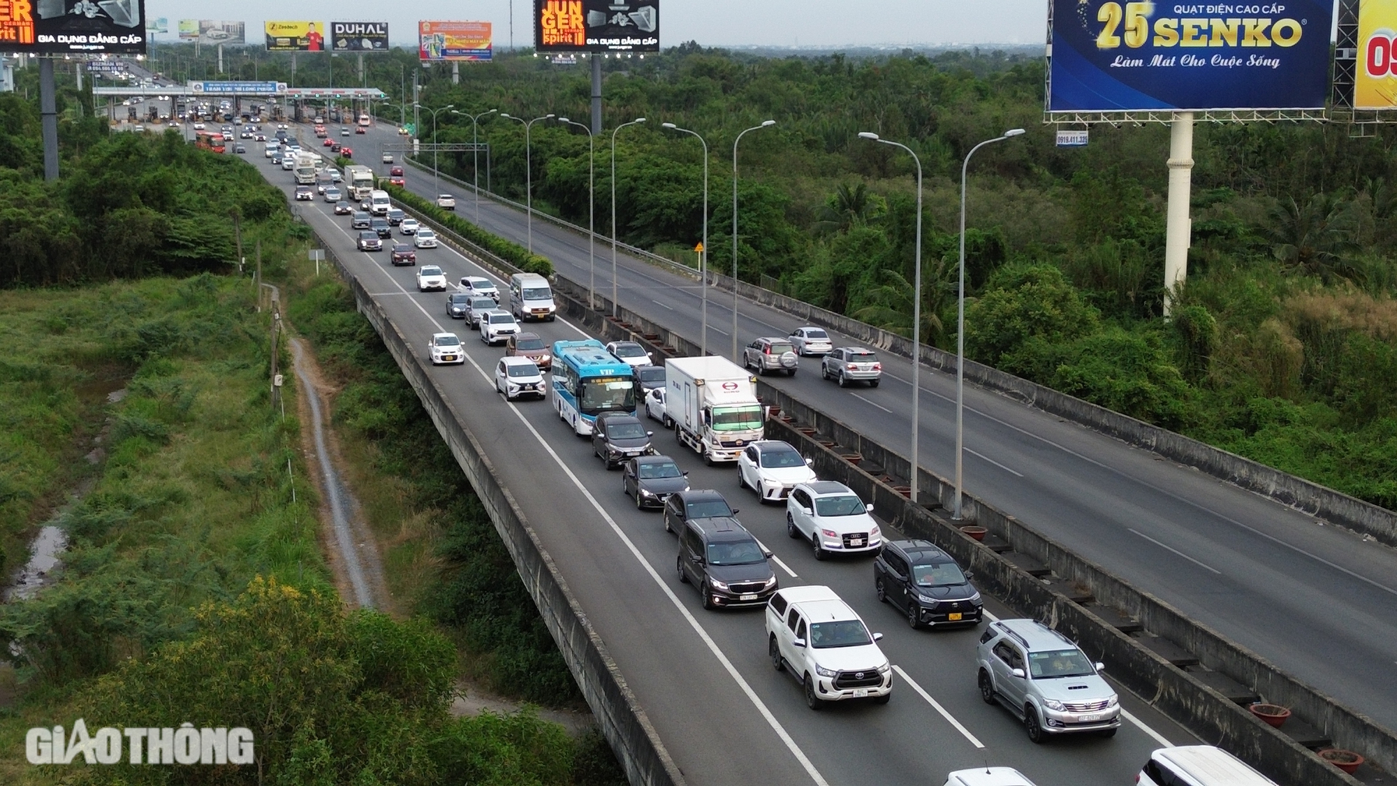 Đề xuất cấm xe đầu kéo vào cao tốc Long Thành giờ cao điểm cuối tuần, lễ, Tết- Ảnh 2.