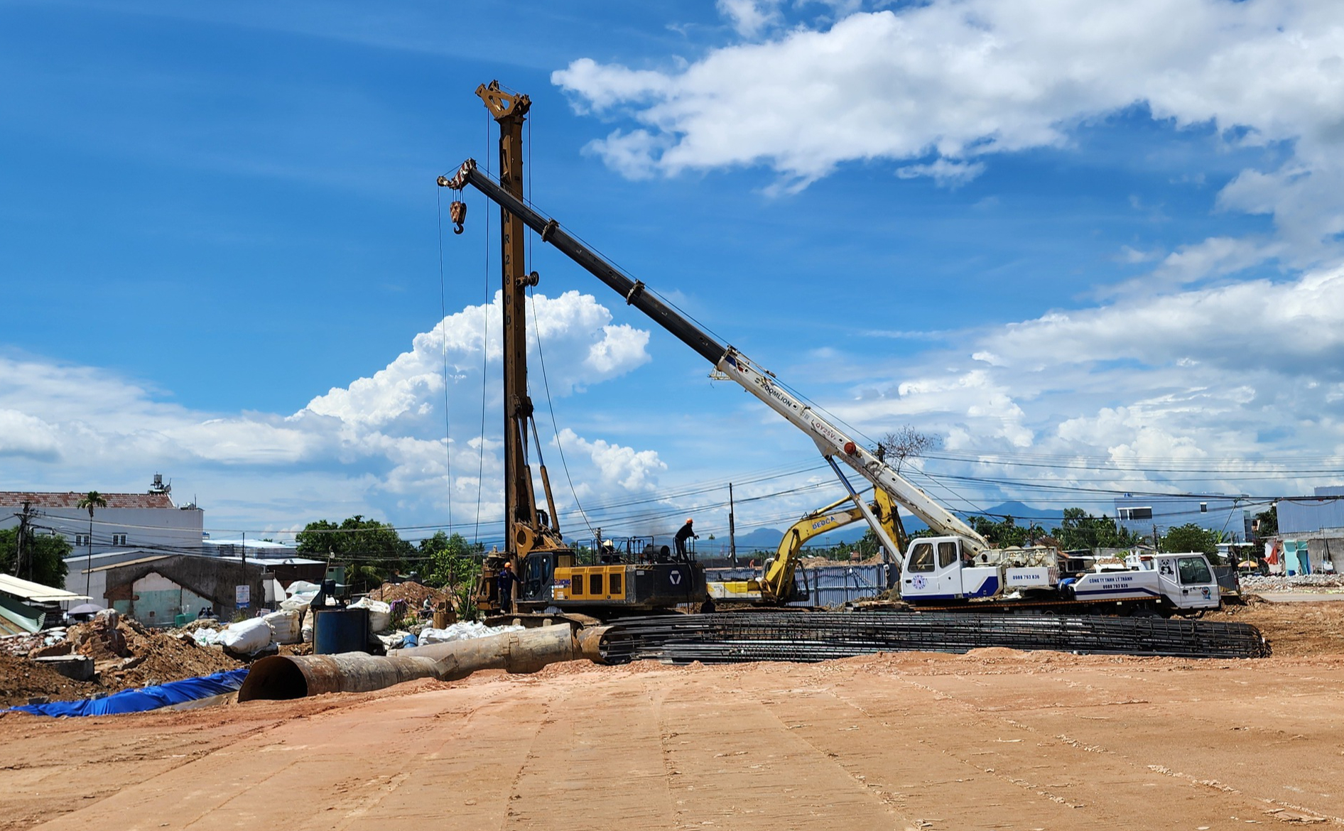 Thông mặt bằng, công trường cao tốc qua Quảng Ngãi rầm rập tiếng máy- Ảnh 10.