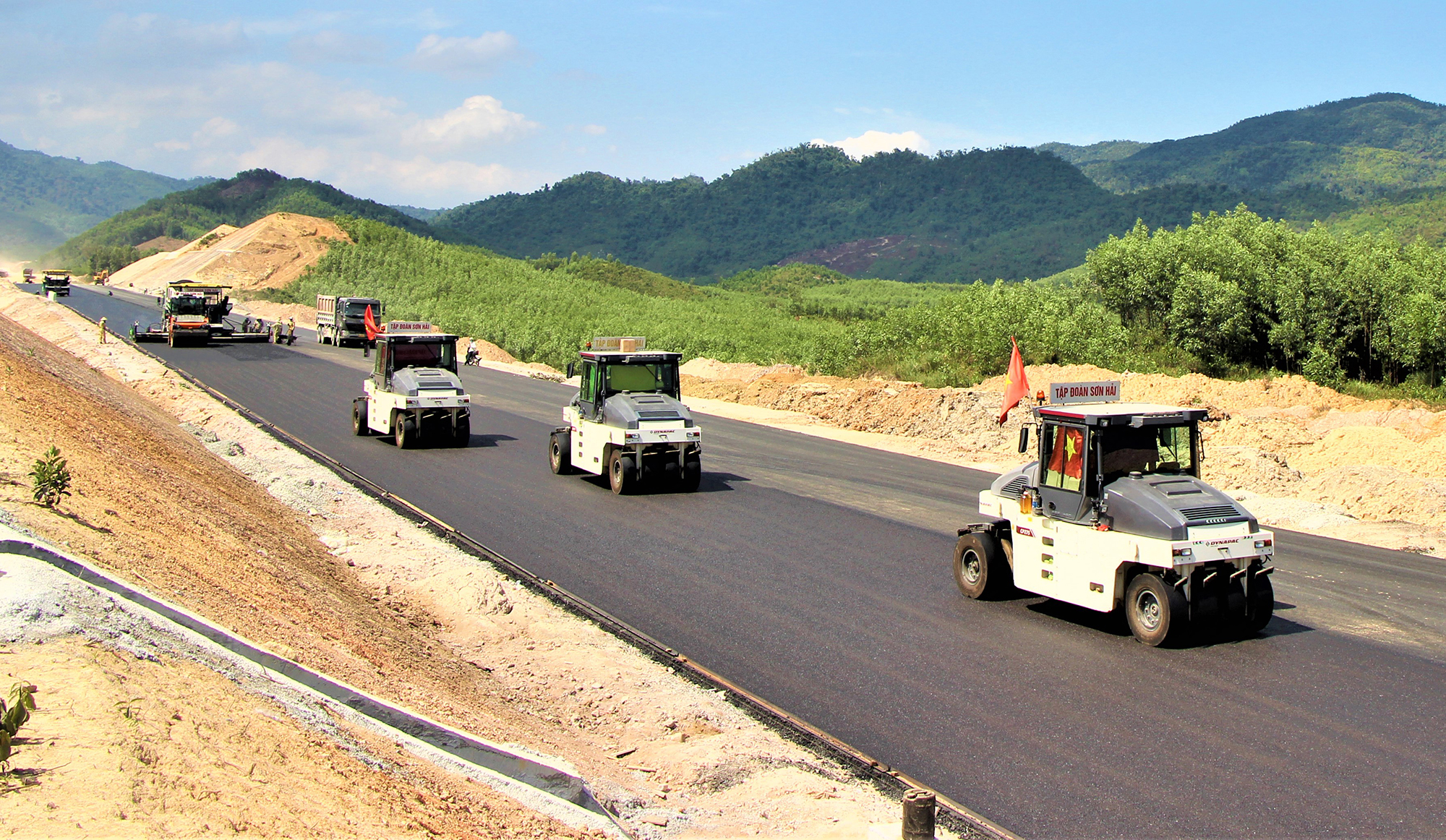 Chạy nước rút hoàn thành 3.000km cao tốc- Ảnh 3.