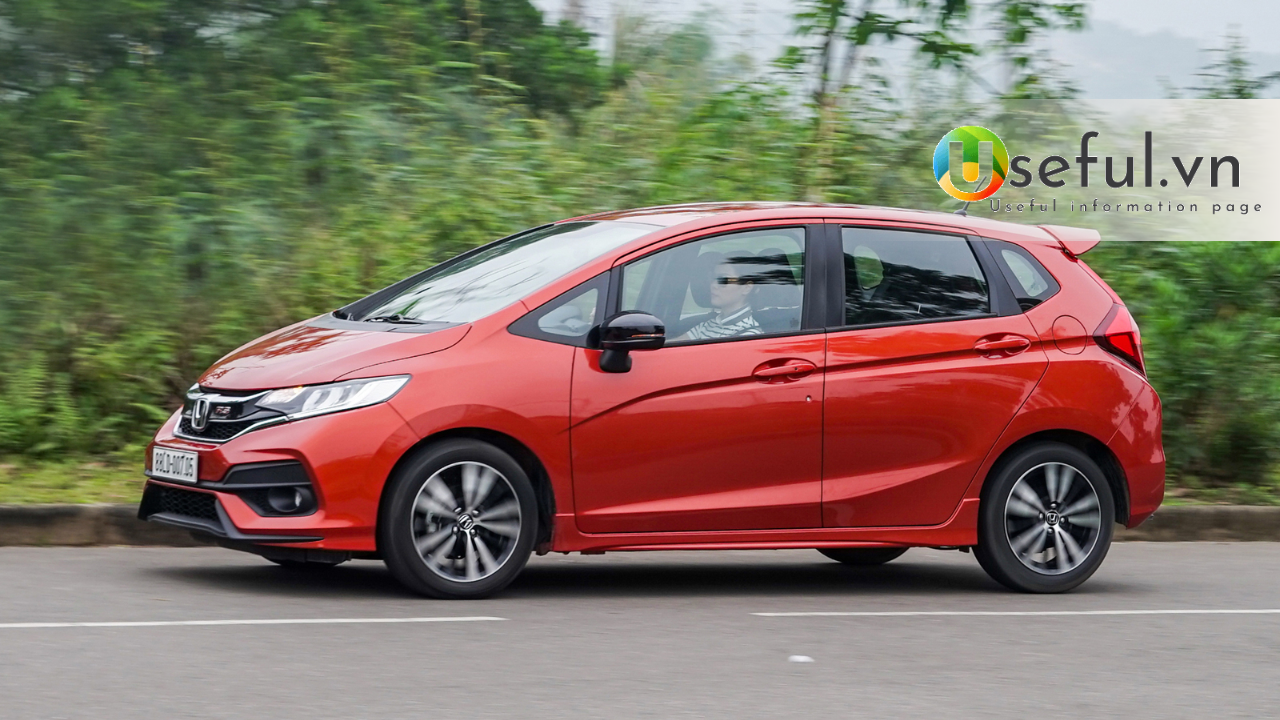 Thân xe Honda Jazz sở hữu những đường nét gân nổi đầy cá tính